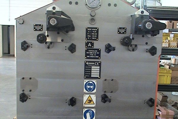 ALUMINUM MOTOR CYLINDER-HEAD MACHINING FIXTURE